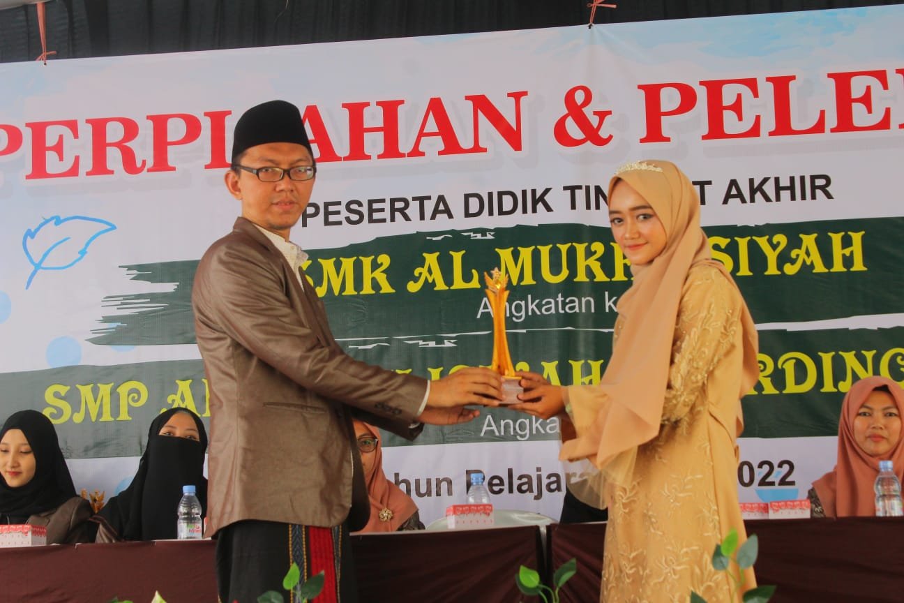 Wisuda Akbar